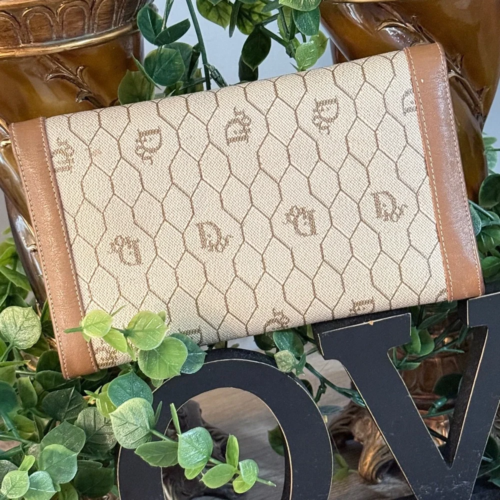 Christian Dior Vintage,  Honeycomb, Kiss-Lock Clutch Wallet. Made in Spain